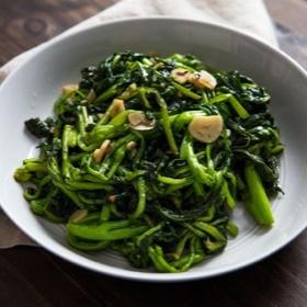 Sautéed Broccoli Rabe with Garlic and Chili Flakes